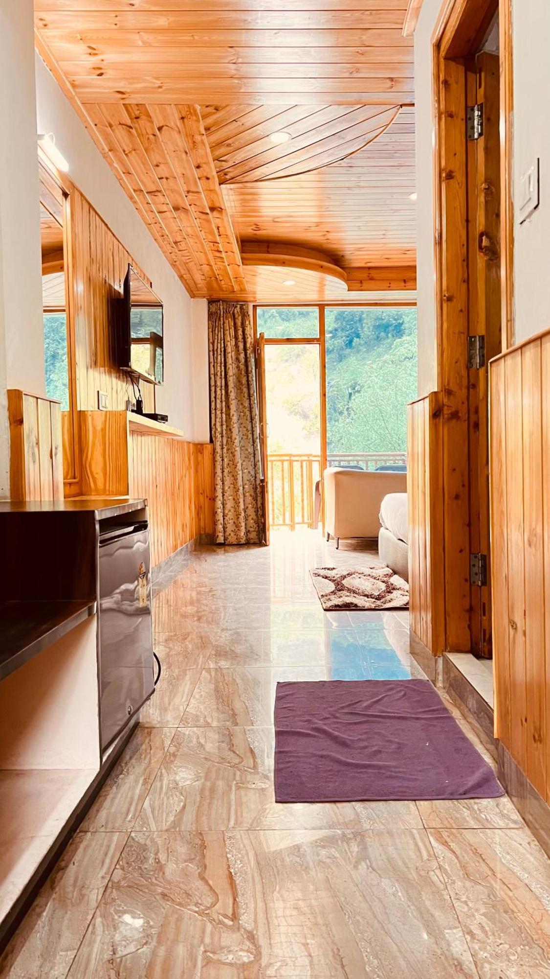 Himalayan Hill Queen Resort, Manali M98160-43400 ภายนอก รูปภาพ