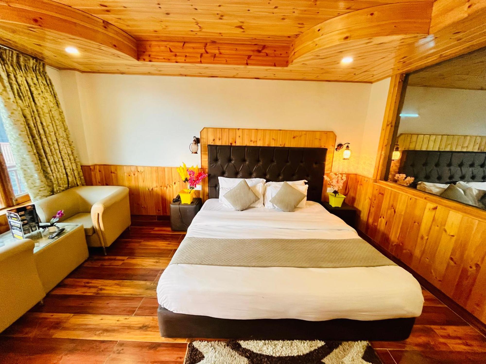 Himalayan Hill Queen Resort, Manali M98160-43400 ภายนอก รูปภาพ