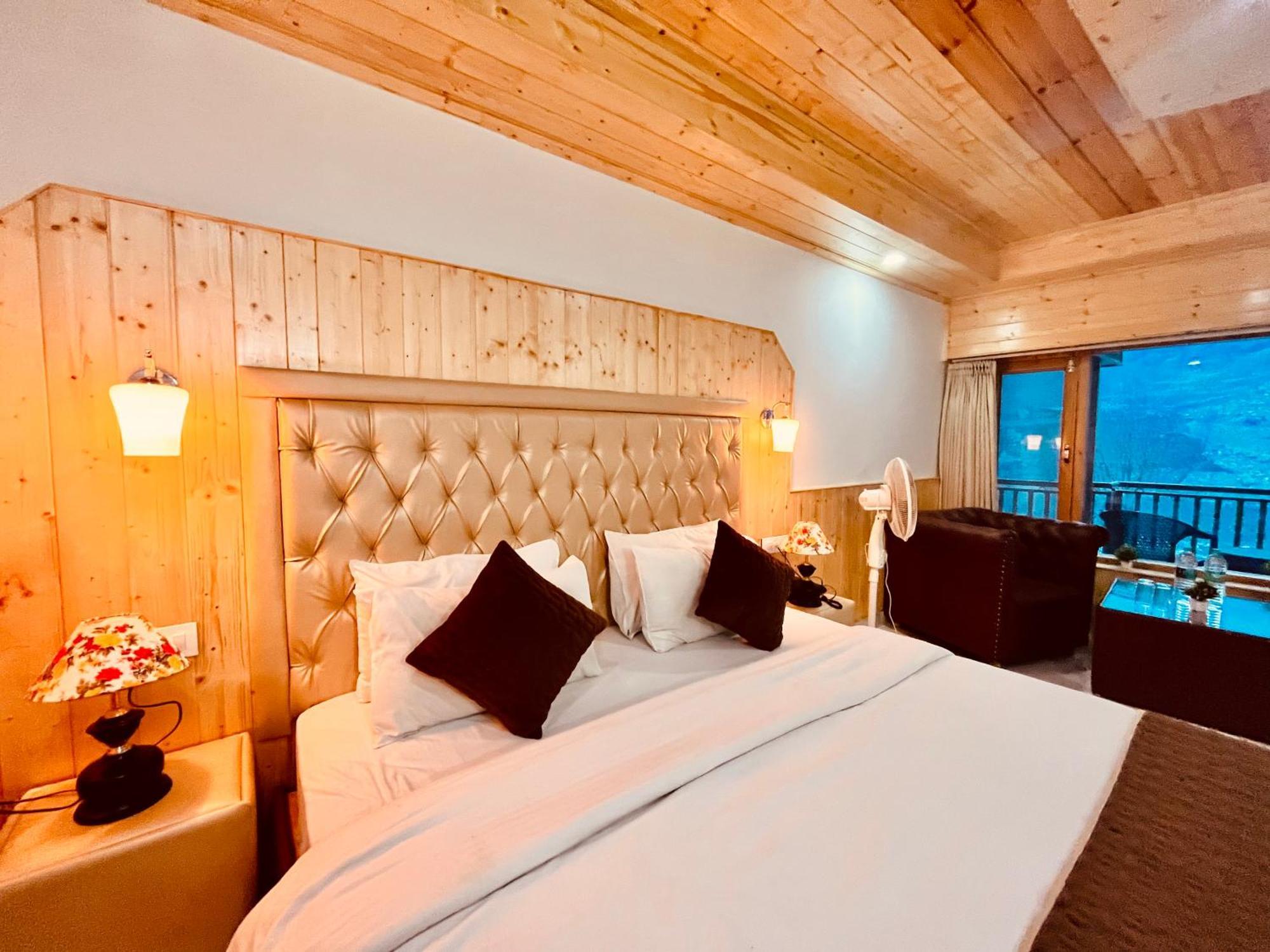 Himalayan Hill Queen Resort, Manali M98160-43400 ภายนอก รูปภาพ