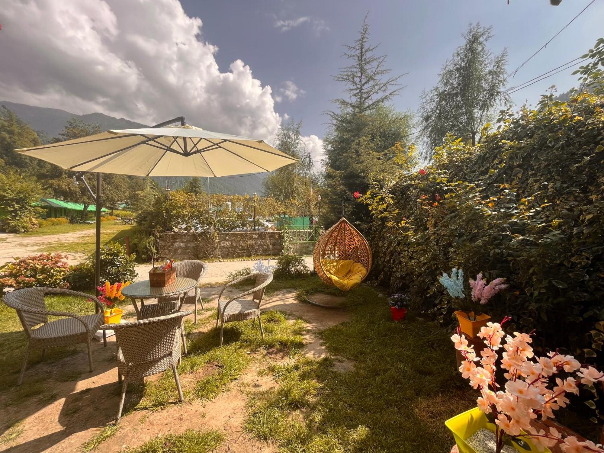 Himalayan Hill Queen Resort, Manali M98160-43400 ภายนอก รูปภาพ
