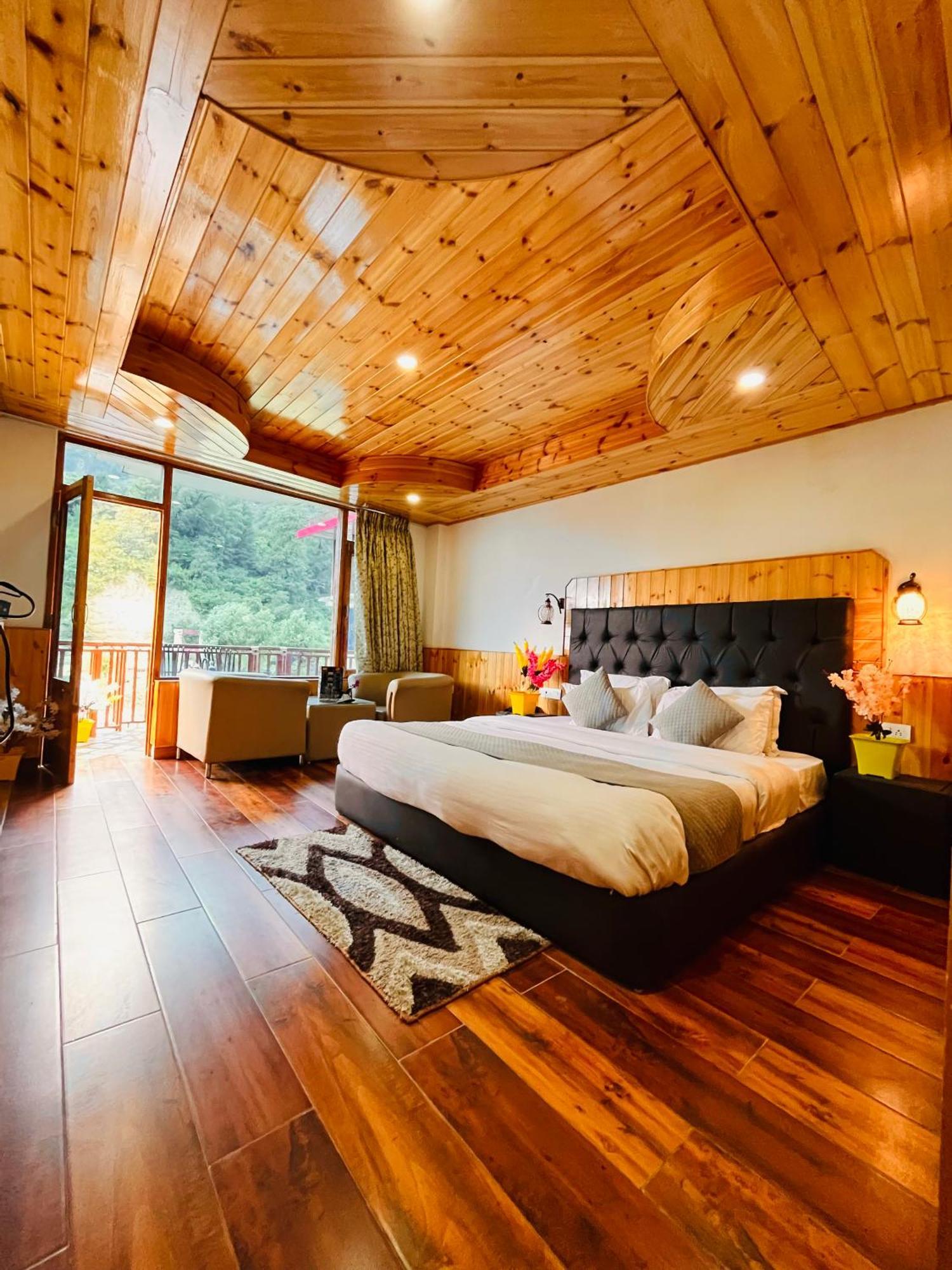 Himalayan Hill Queen Resort, Manali M98160-43400 ภายนอก รูปภาพ