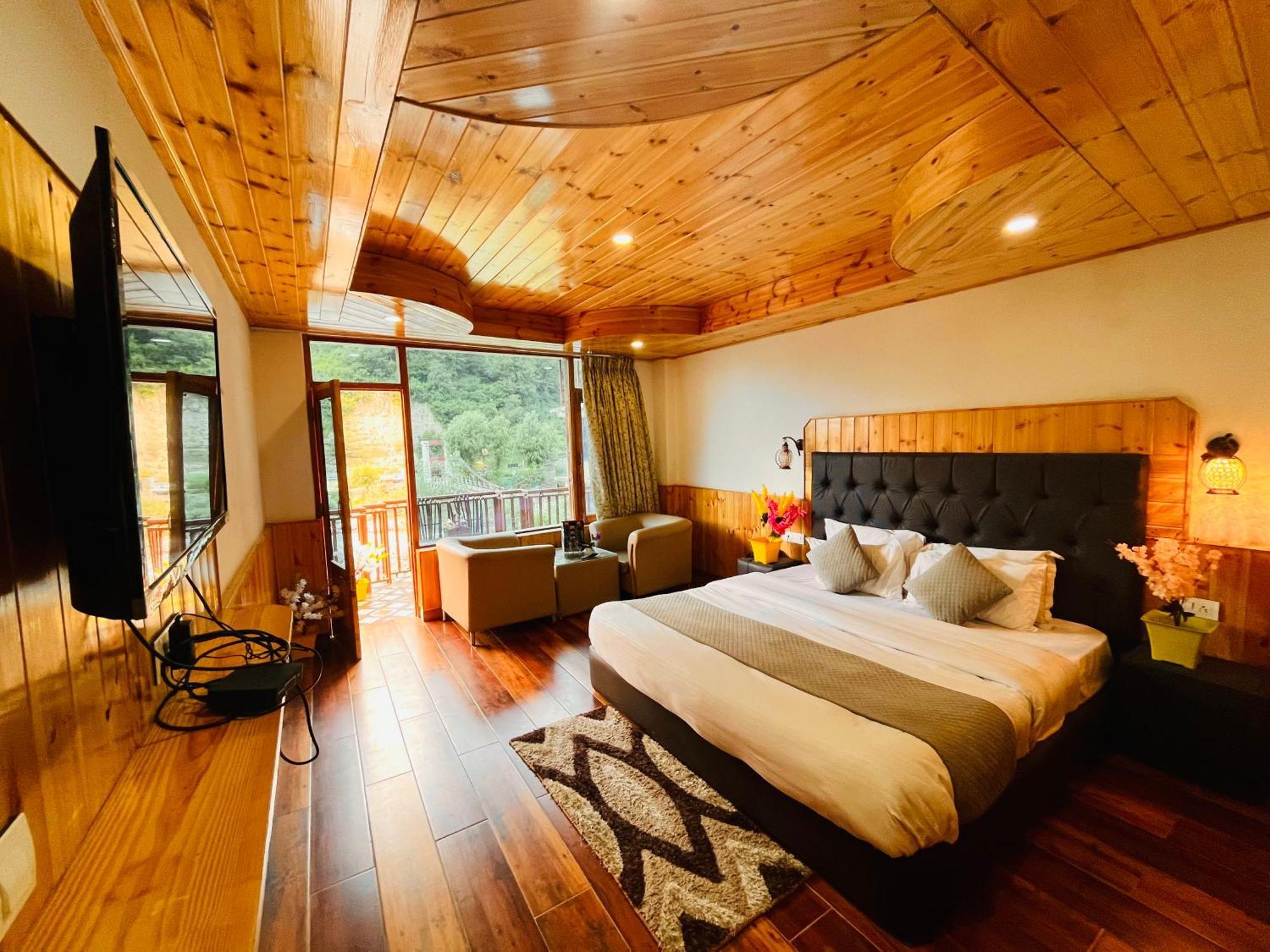 Himalayan Hill Queen Resort, Manali M98160-43400 ภายนอก รูปภาพ