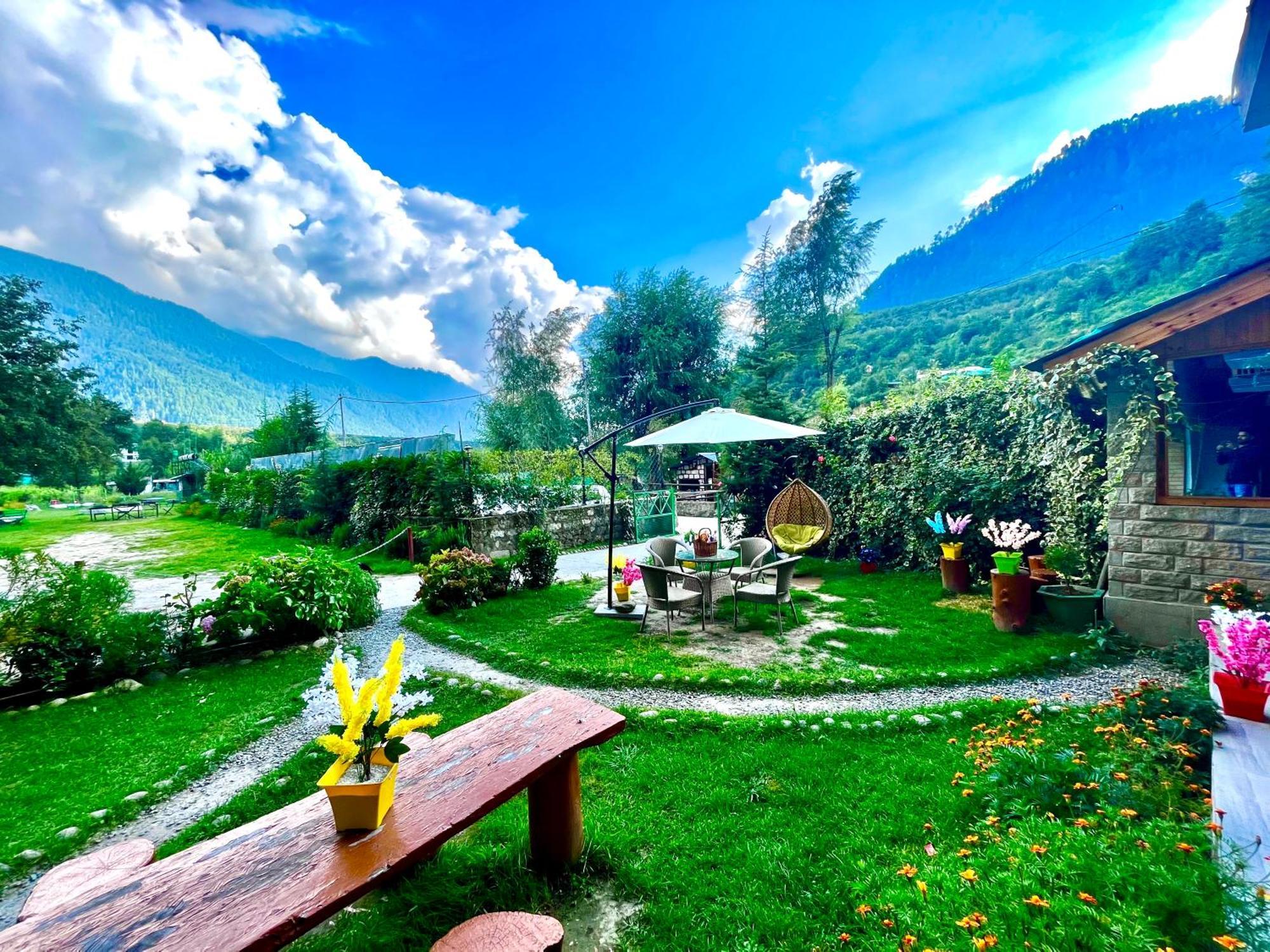 Himalayan Hill Queen Resort, Manali M98160-43400 ภายนอก รูปภาพ