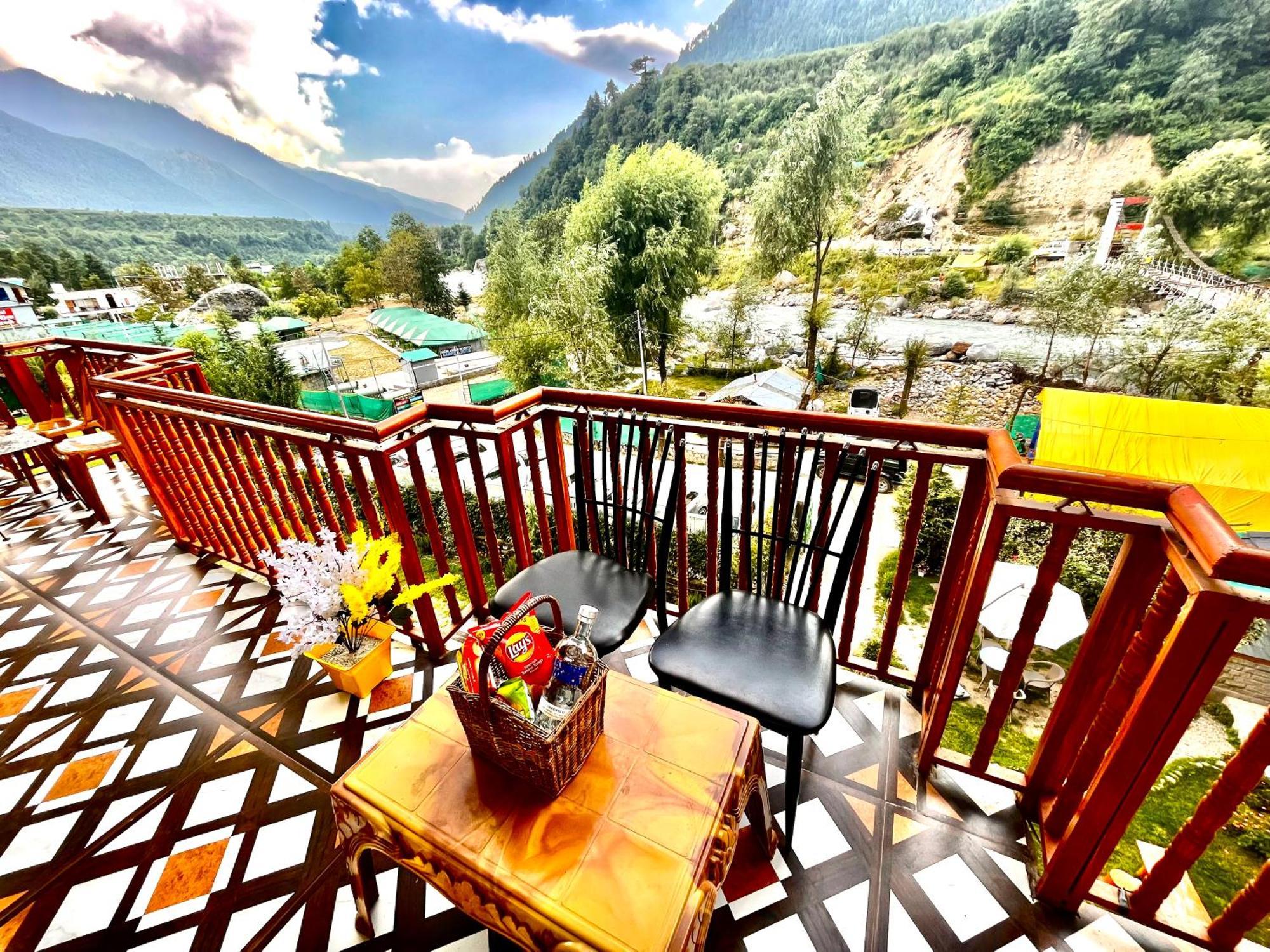 Himalayan Hill Queen Resort, Manali M98160-43400 ภายนอก รูปภาพ