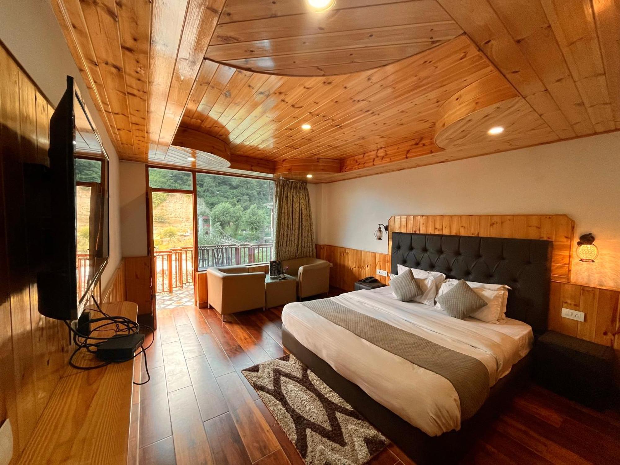 Himalayan Hill Queen Resort, Manali M98160-43400 ภายนอก รูปภาพ