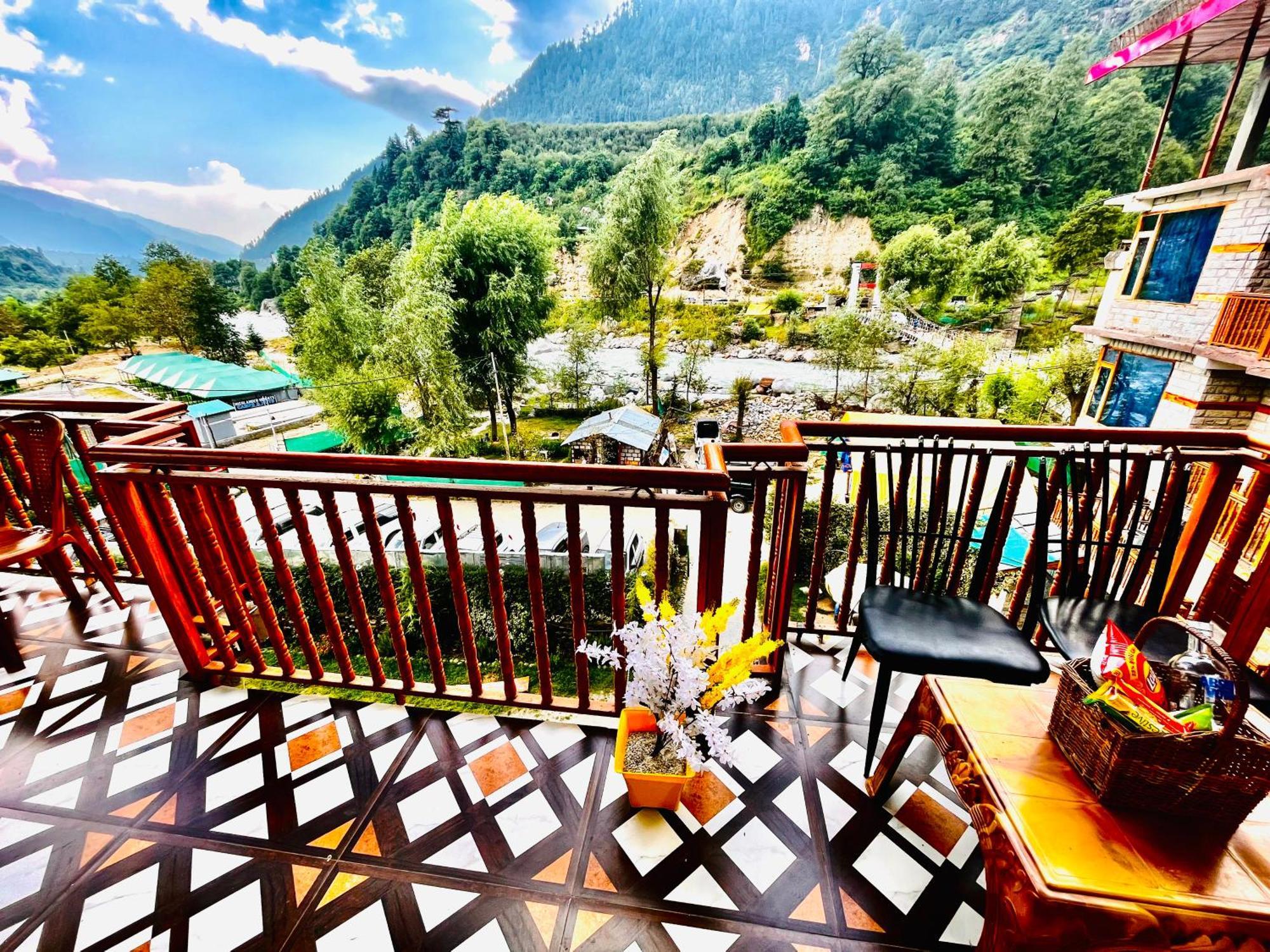 Himalayan Hill Queen Resort, Manali M98160-43400 ภายนอก รูปภาพ