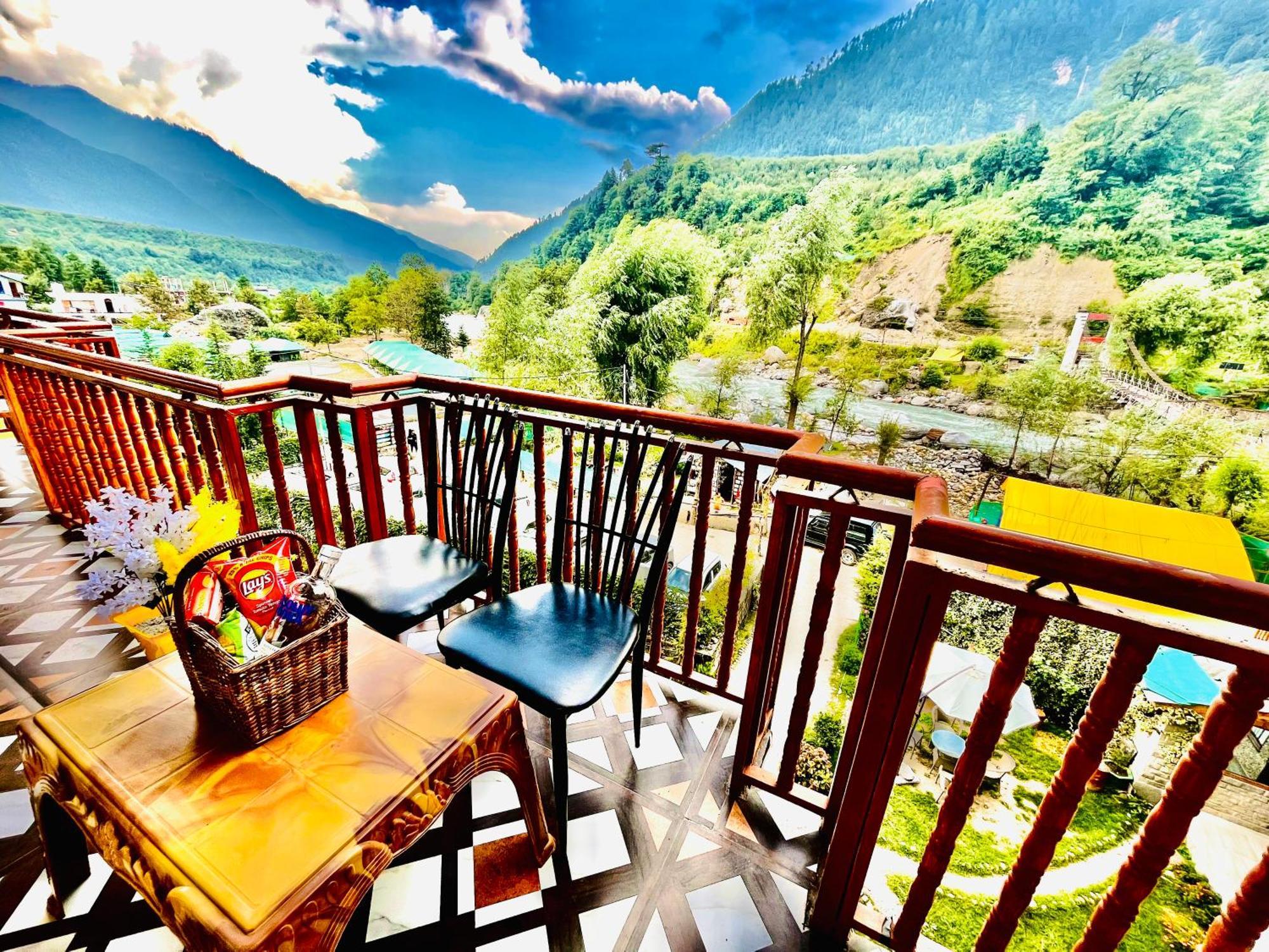 Himalayan Hill Queen Resort, Manali M98160-43400 ภายนอก รูปภาพ