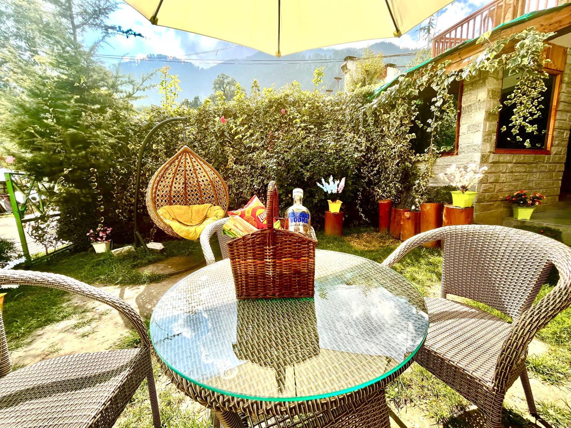 Himalayan Hill Queen Resort, Manali M98160-43400 ภายนอก รูปภาพ