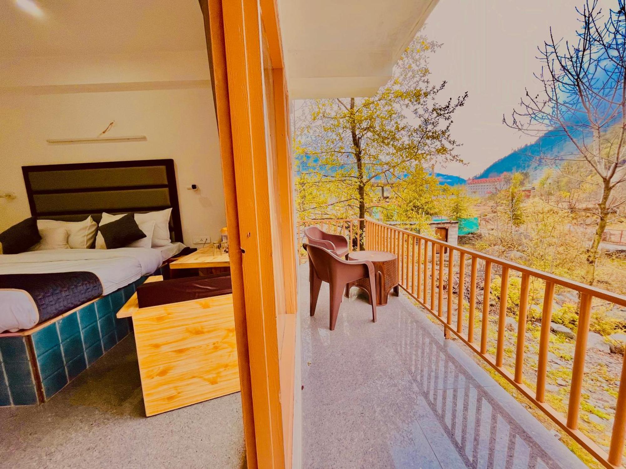 Himalayan Hill Queen Resort, Manali M98160-43400 ภายนอก รูปภาพ