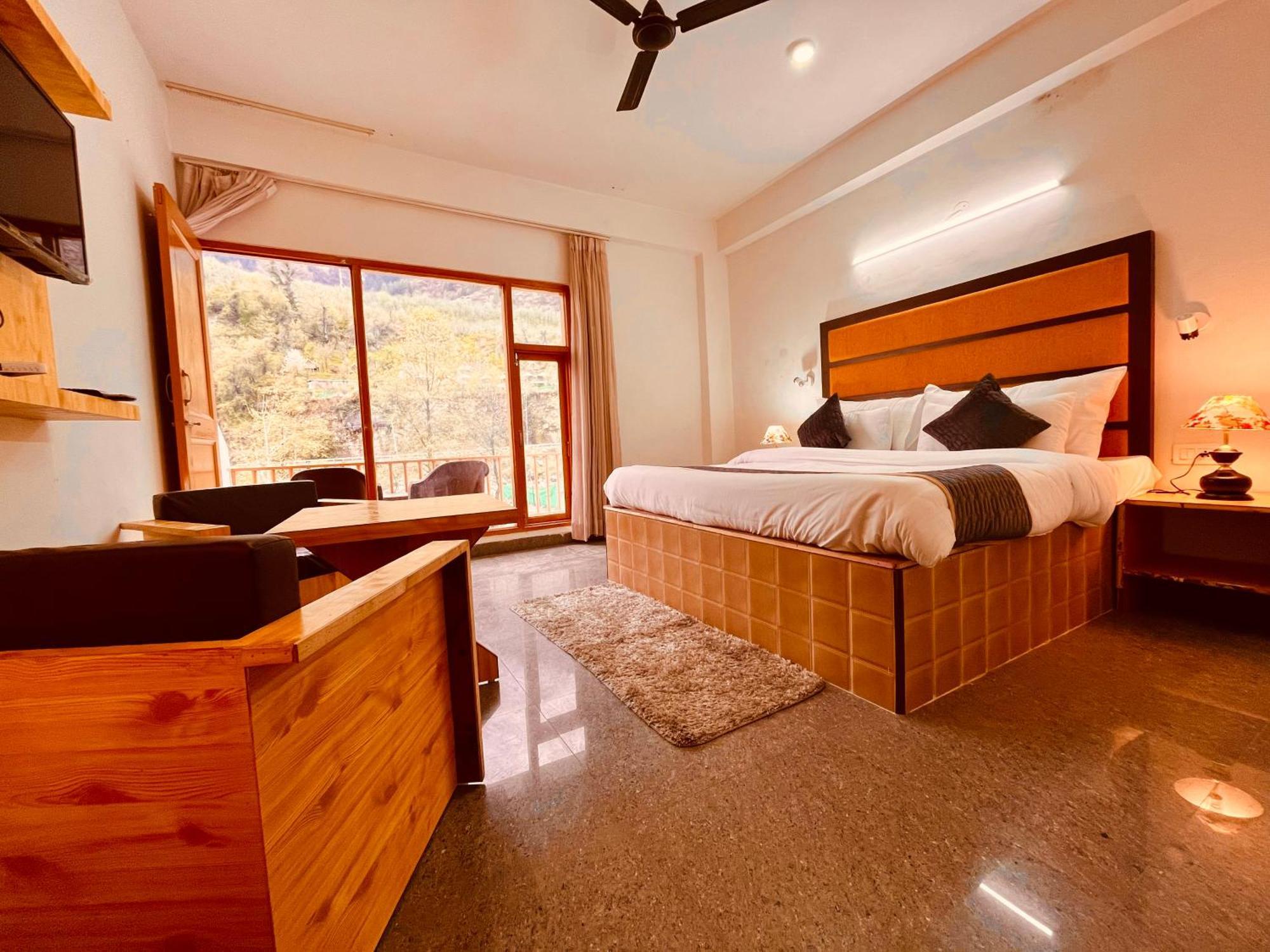 Himalayan Hill Queen Resort, Manali M98160-43400 ภายนอก รูปภาพ