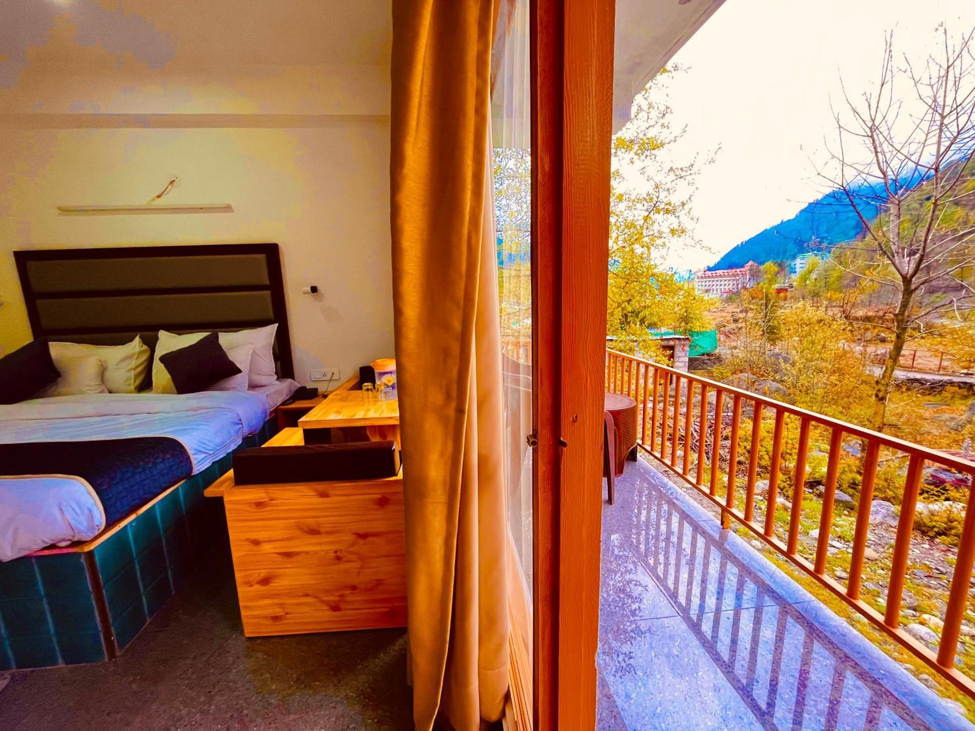 Himalayan Hill Queen Resort, Manali M98160-43400 ภายนอก รูปภาพ
