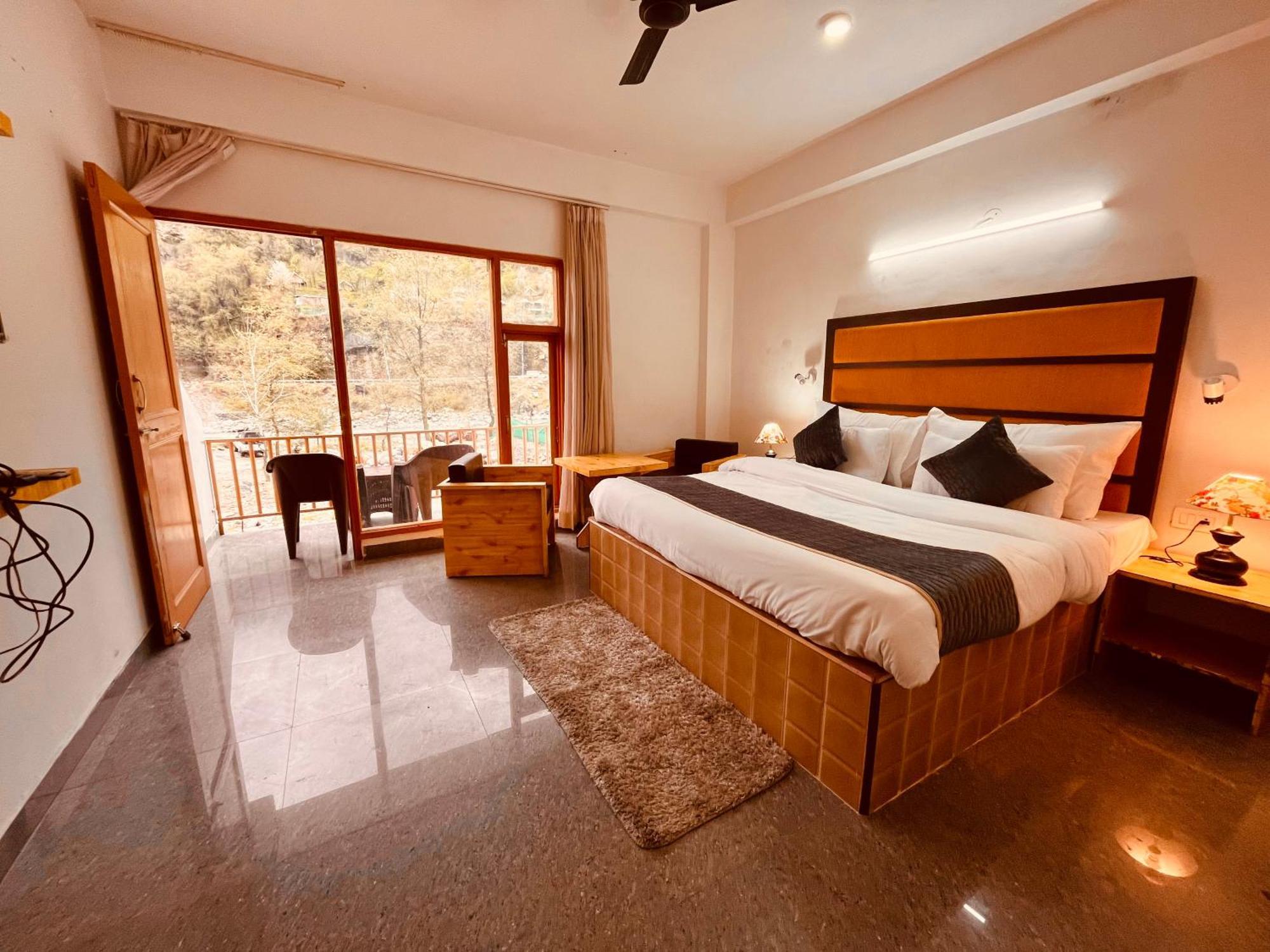 Himalayan Hill Queen Resort, Manali M98160-43400 ภายนอก รูปภาพ