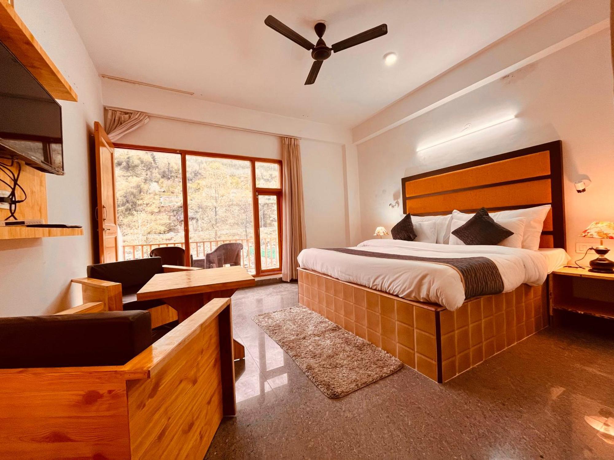 Himalayan Hill Queen Resort, Manali M98160-43400 ภายนอก รูปภาพ